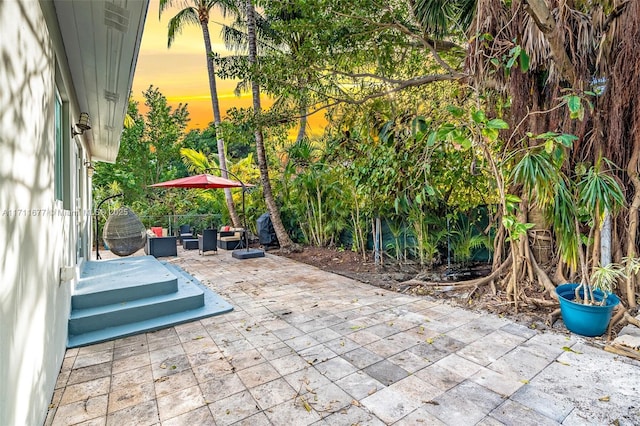 patio terrace at dusk featuring outdoor lounge area