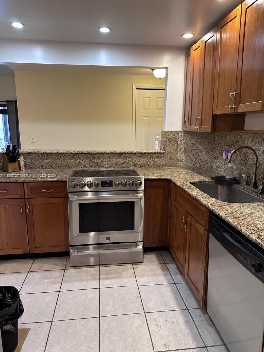 4400 Hillcrest Dr Unit 114B, Hollywood, FL 33021 - photo 2