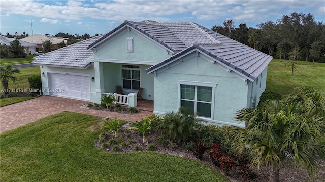 view of front facade featuring a garage and a front yard