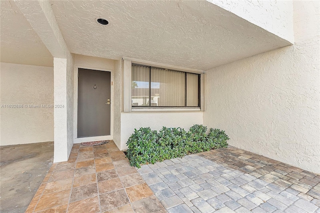 entrance to property featuring a patio area