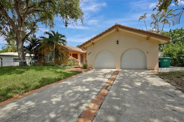 view of front facade with a garage and a front yard