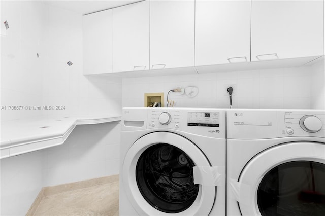 laundry room with cabinets and independent washer and dryer