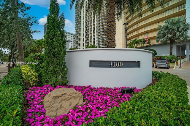 view of community / neighborhood sign