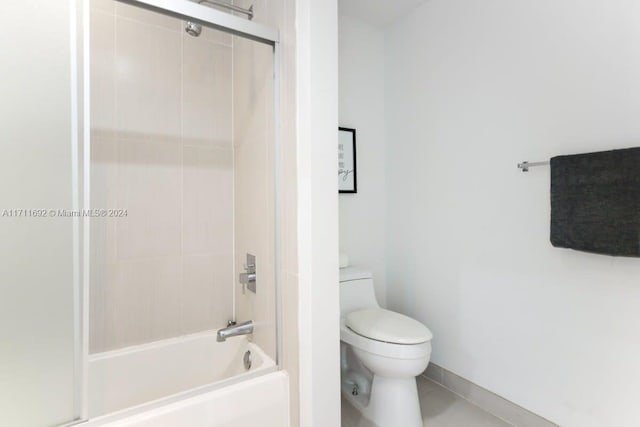 bathroom with tiled shower / bath and toilet