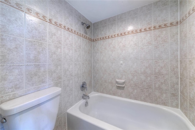 full bathroom featuring toilet and shower / tub combination