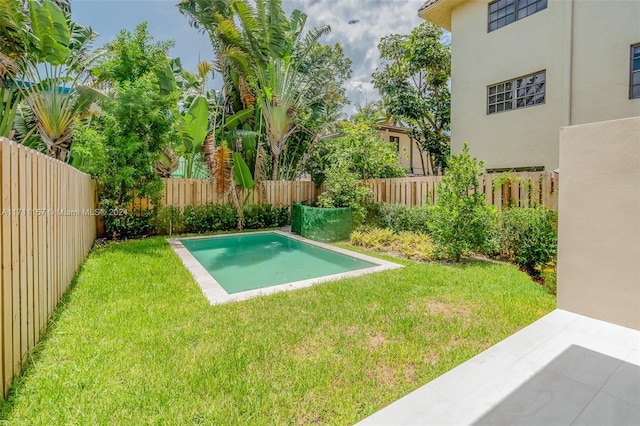 view of swimming pool featuring a lawn