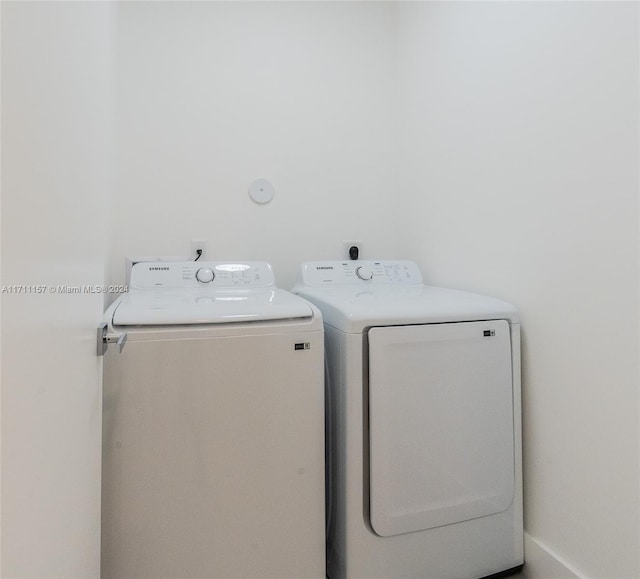 washroom featuring washing machine and dryer