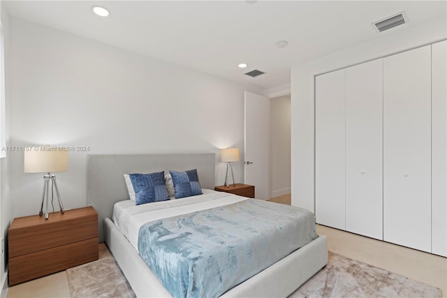 bedroom featuring a closet