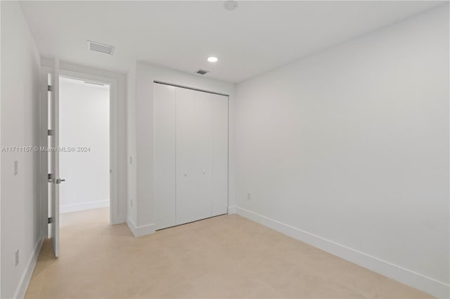 unfurnished bedroom featuring a closet