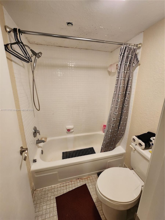 bathroom with shower / bath combo with shower curtain and toilet