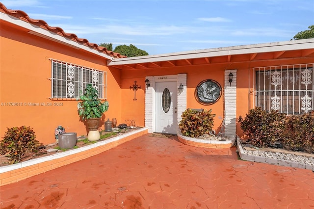 property entrance featuring a patio area