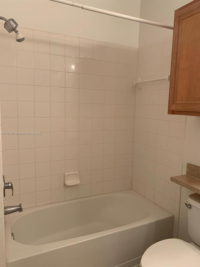 full bathroom featuring toilet and shower / bathing tub combination