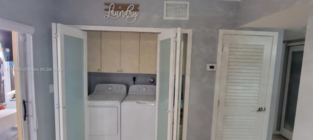 laundry room featuring cabinets and independent washer and dryer