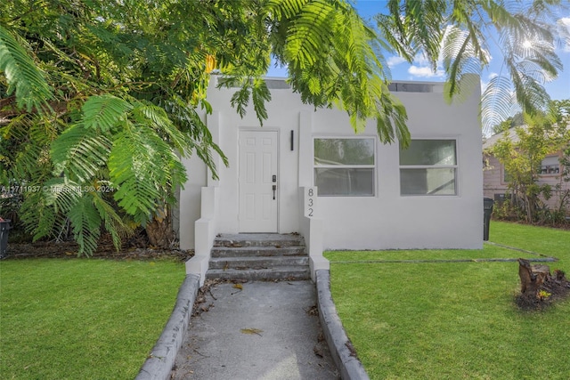 view of front of home with a front lawn