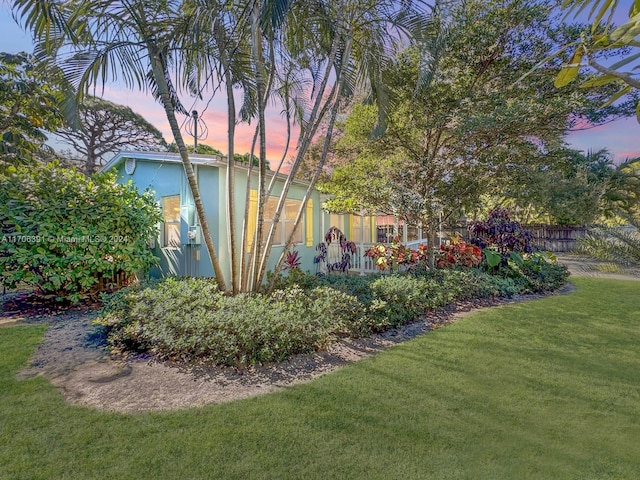 view of yard at dusk