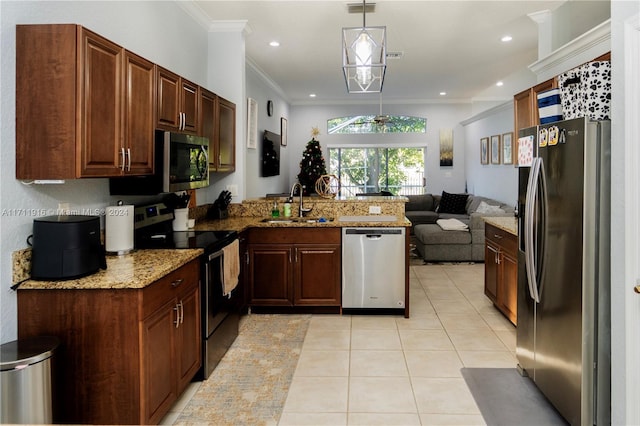 kitchen featuring sink, ornamental molding, decorative light fixtures, kitchen peninsula, and stainless steel appliances