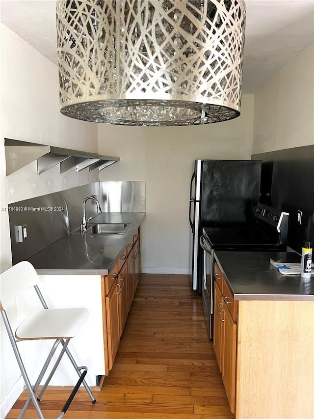 kitchen with stainless steel electric stove, sink, and dark hardwood / wood-style floors