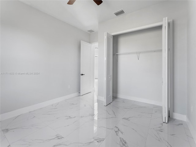 unfurnished bedroom featuring ceiling fan and a closet