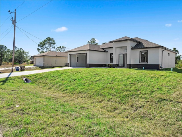 view of front of home featuring a front lawn and a garage