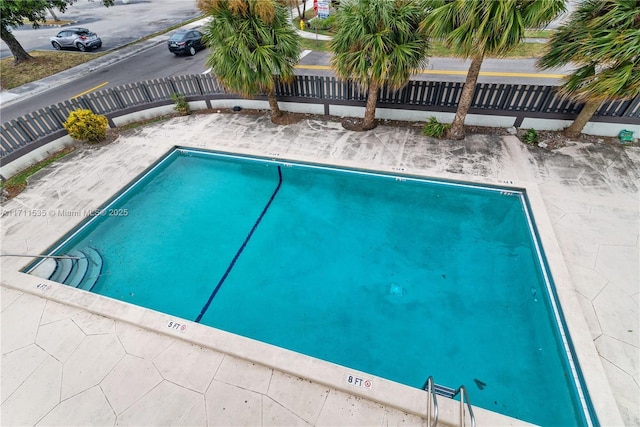 view of swimming pool