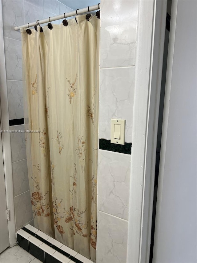 bathroom featuring curtained shower