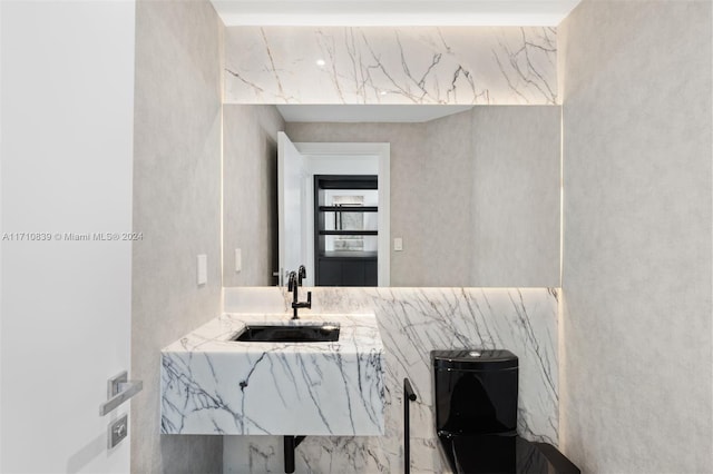 bathroom featuring sink and toilet