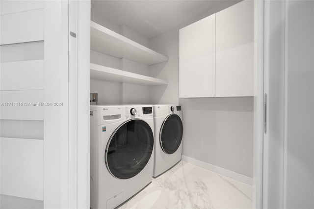 laundry room with cabinets and independent washer and dryer