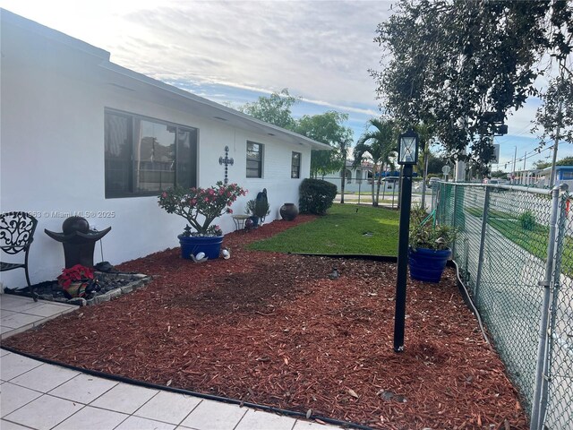 property entrance featuring ceiling fan and a patio area