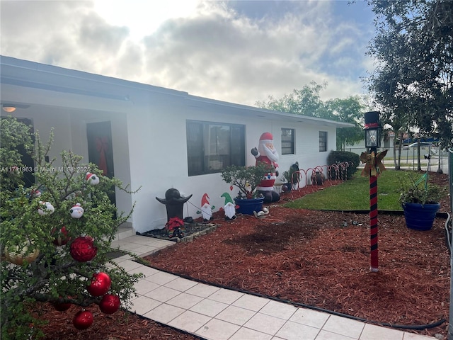 view of front of home with a front yard