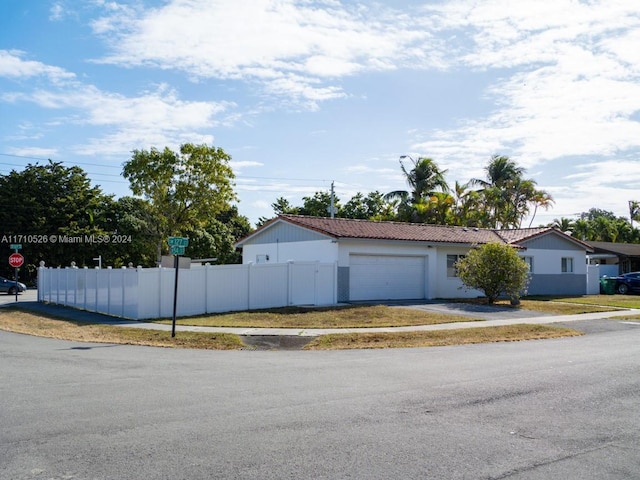 view of front facade with a garage