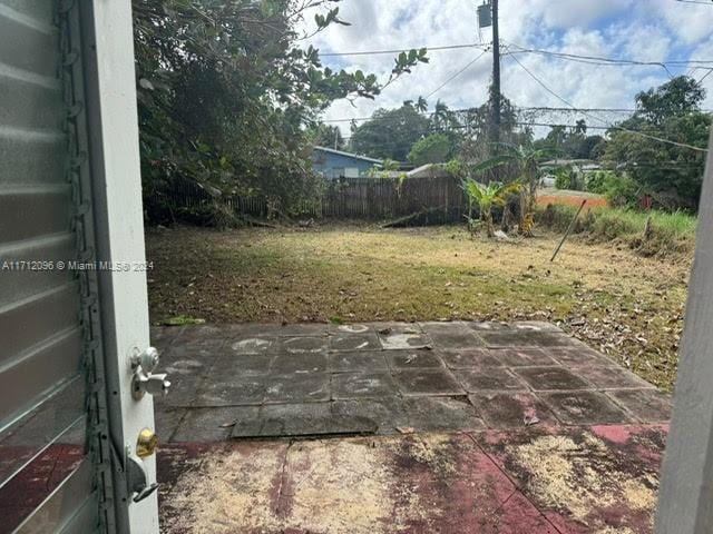 view of yard with a patio