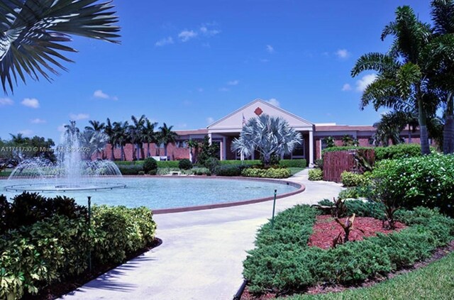 view of swimming pool