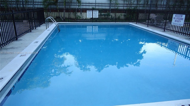 view of swimming pool