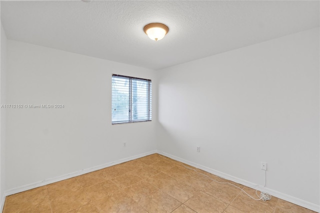 spare room featuring a textured ceiling