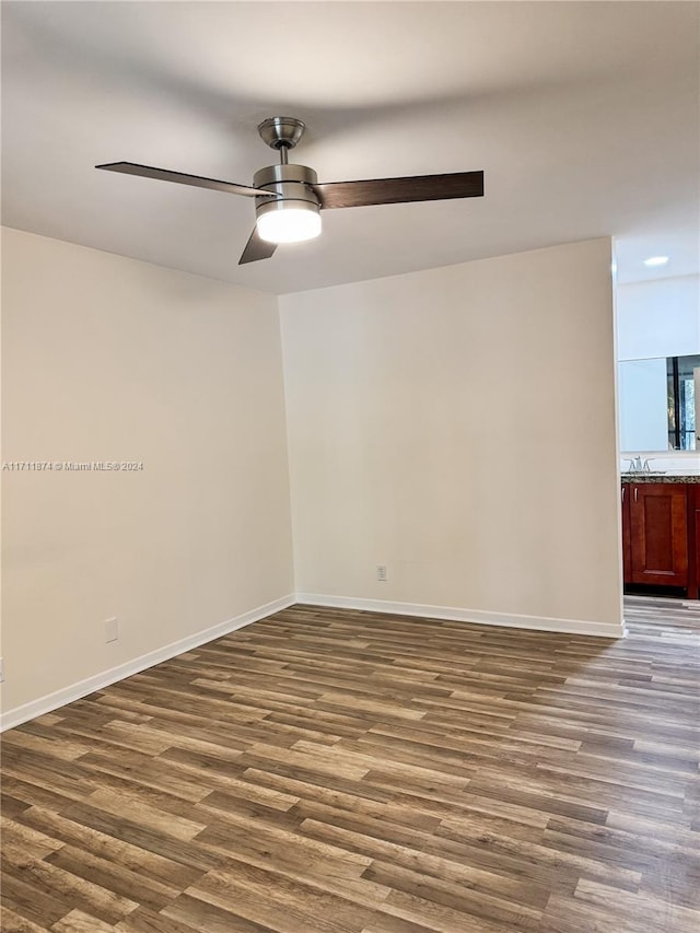 empty room featuring dark hardwood / wood-style floors and ceiling fan