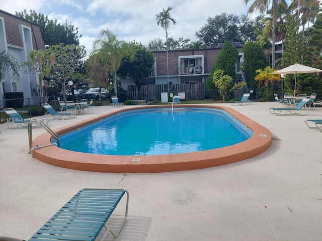 view of swimming pool featuring a patio