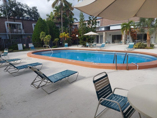 view of swimming pool featuring a patio