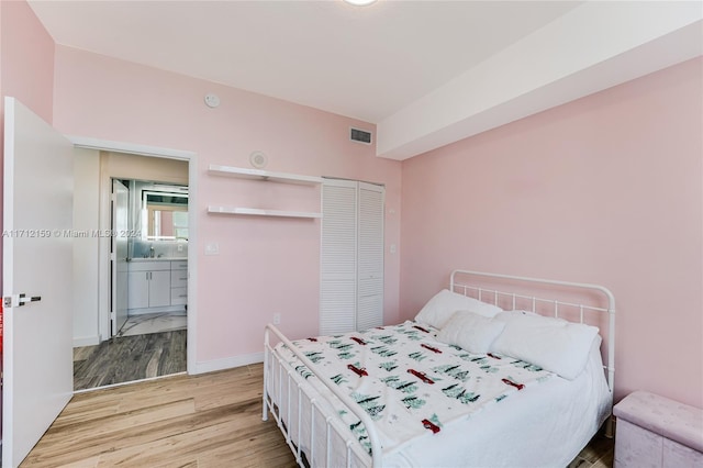 bedroom featuring light hardwood / wood-style floors and a closet