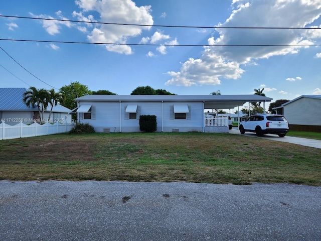 view of front of house with a carport and a front lawn