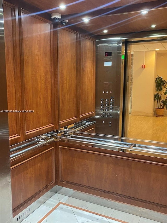 room details with elevator