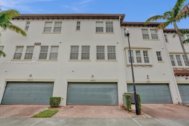 view of front facade with a garage