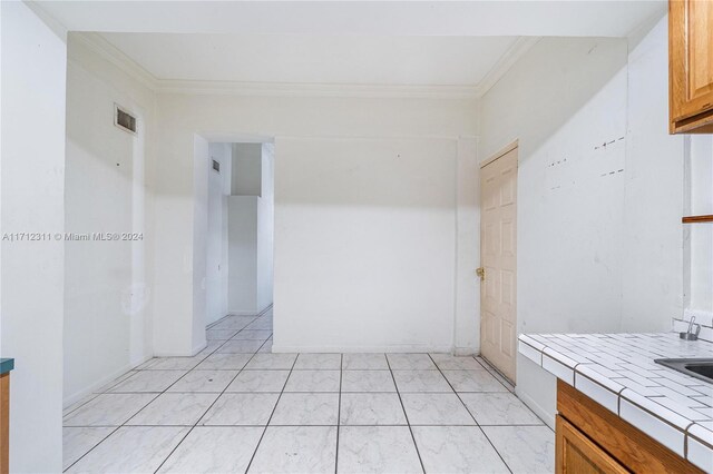 bathroom featuring ornamental molding