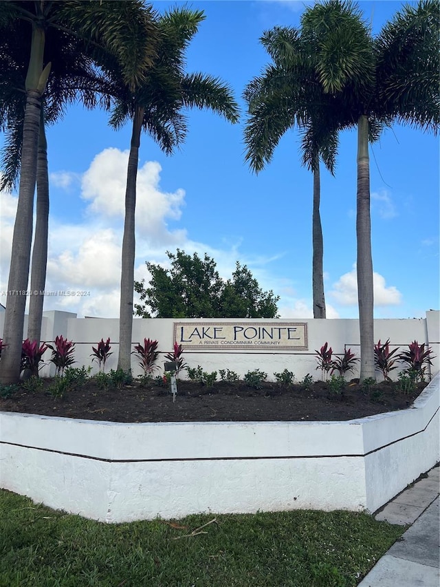 view of community / neighborhood sign