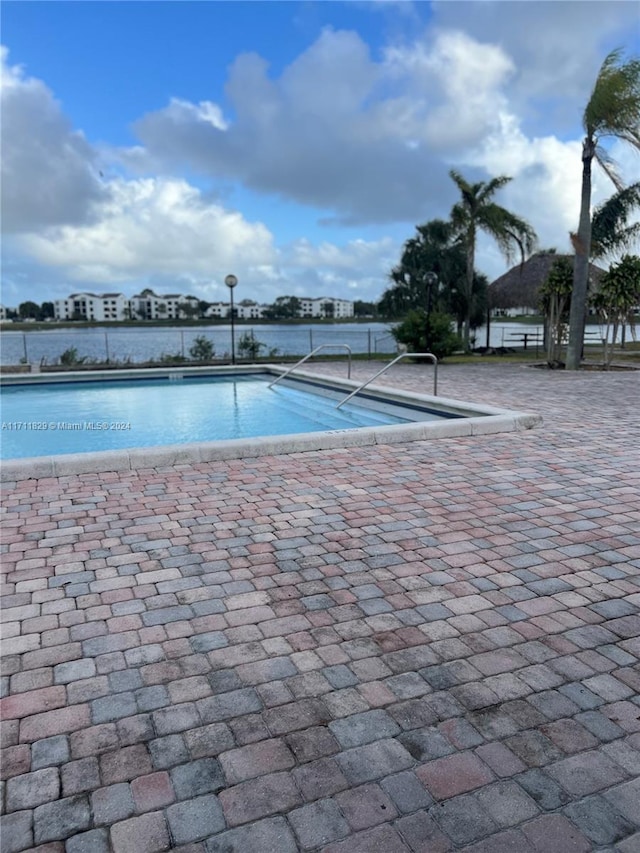 view of swimming pool