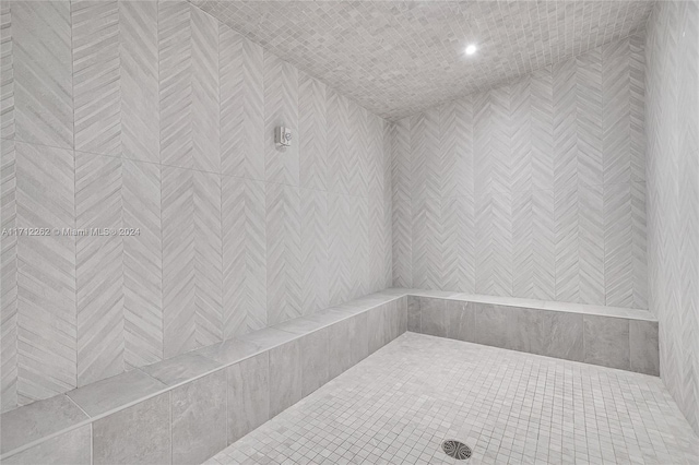 11113 Biscayne Blvd Unit 255, Miami, FL 33181 - bathroom featuring recessed lighting