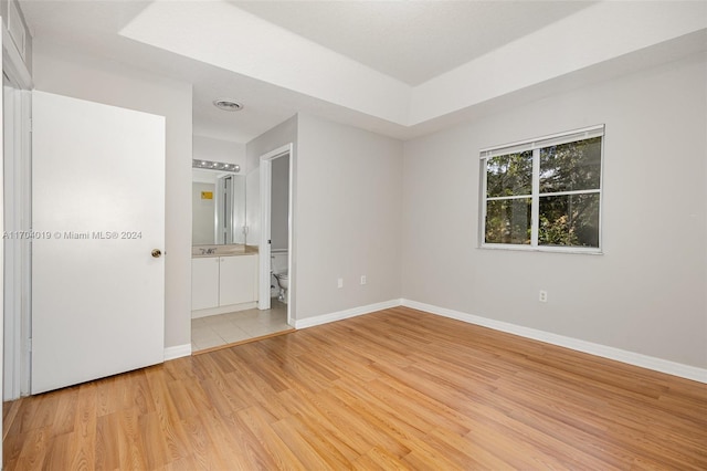 empty room featuring light hardwood / wood-style floors and sink