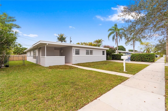 single story home featuring a front yard