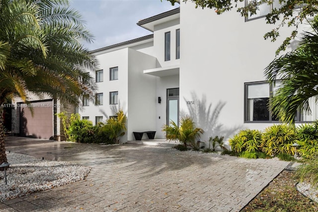 view of front of property featuring a garage