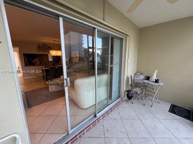 balcony featuring ceiling fan