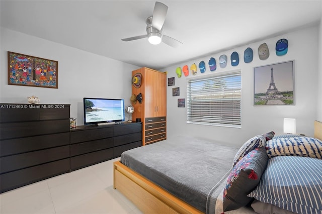 bedroom featuring ceiling fan